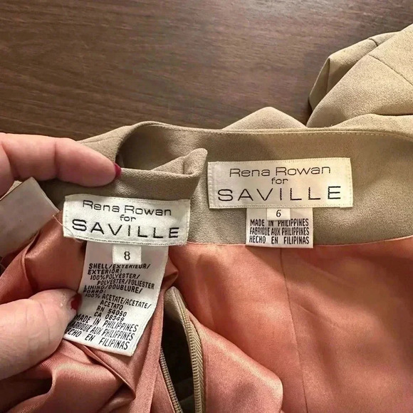 2piece Lined Skirt Suit. Rena Rowan. Jacket Sz 6. Skirt Sz8. One Button. 23” Hem - Picture 7 of 9